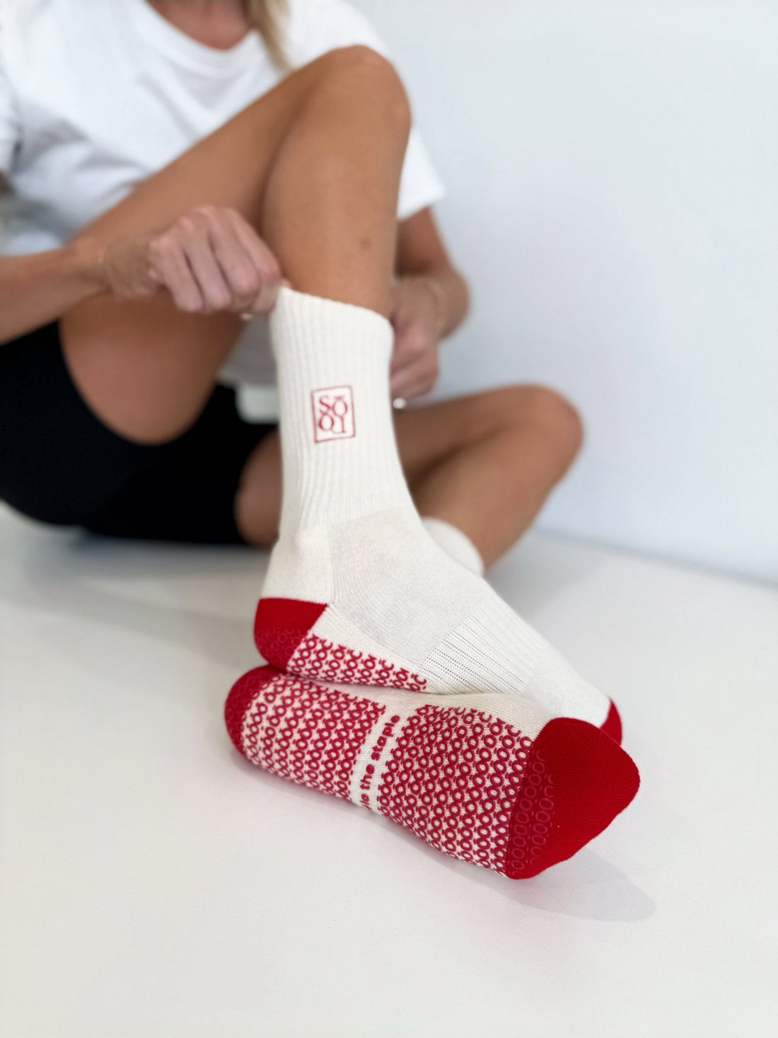 Grip Crew Socks (Buttercream / Red)